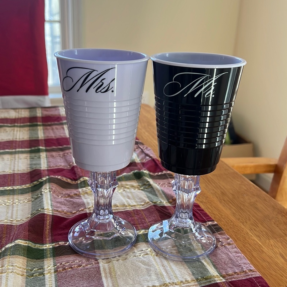 Mr. & Mrs. Cups